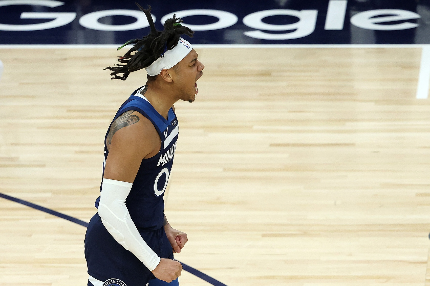 主要得分点！小香农19中8拿到全场最高24分 另有7板3助&amp;0失误