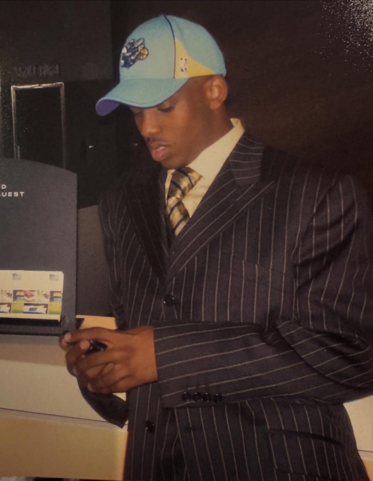 开云体育下载-20年前的今天！保罗晒照回顾05年选秀夜 那时候还叫新奥尔良黄蜂