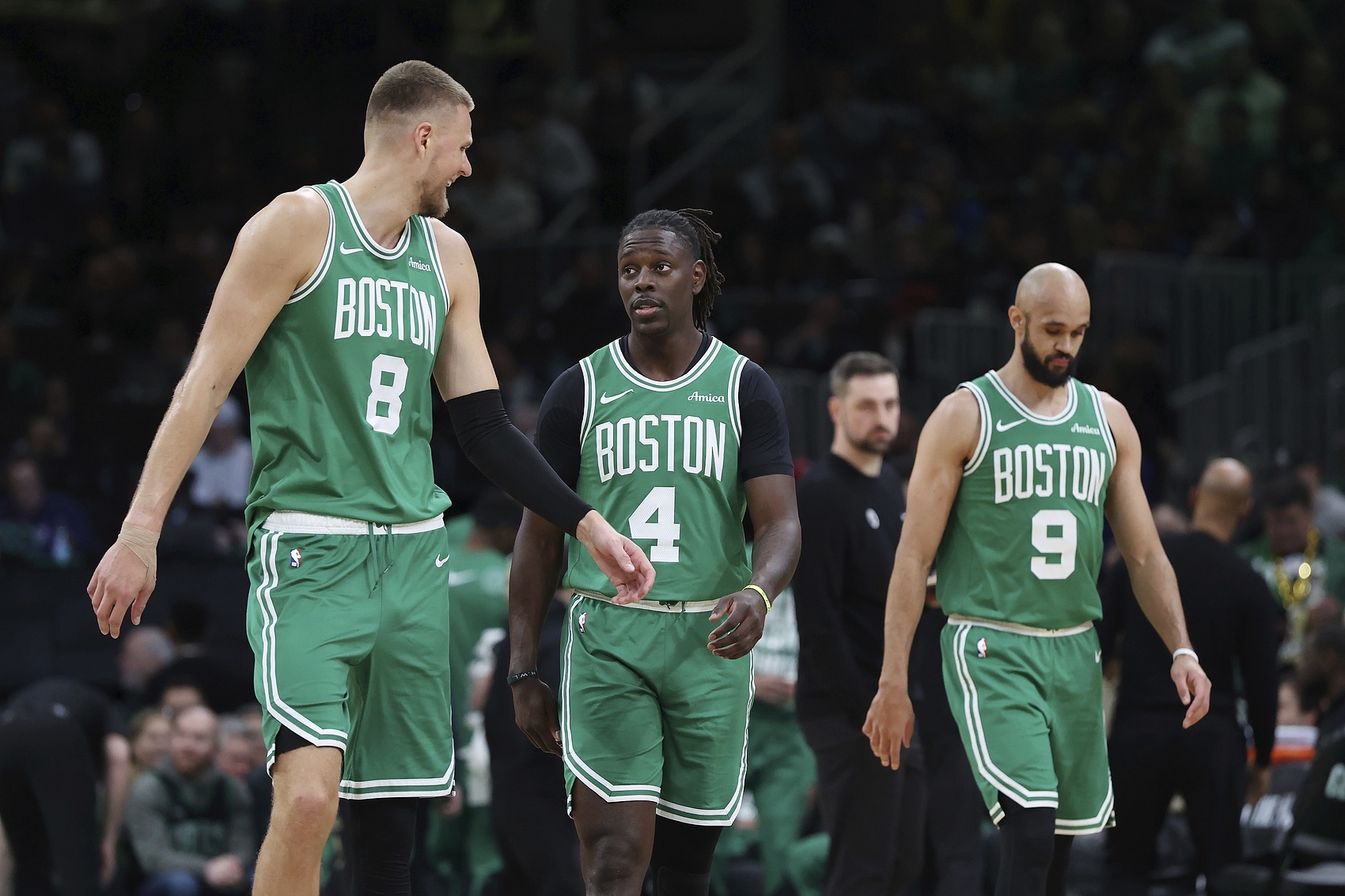 开云体育下载-回顾绿军两笔交易：避税降薪却不失灵活性 危机操作堪称教科书级