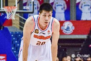 kaiyun-攻守兼备！任骏飞11中6拿到14分5助1断2帽 正负值+7