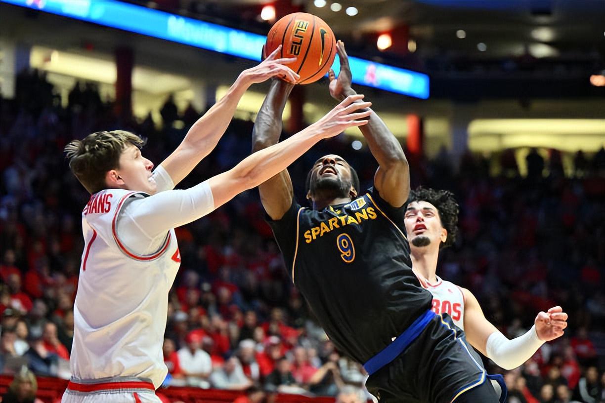 开云体育下载-大四英国落选秀将代表马刺参加夏联，他会是双向合同的竞争者吗？