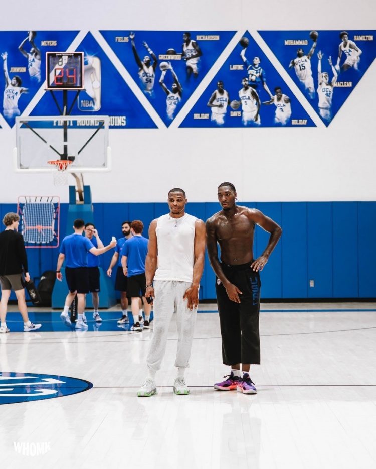 开云体育下载-保持状态！威少再次现身母校UCLA训练 并悉心指导学弟