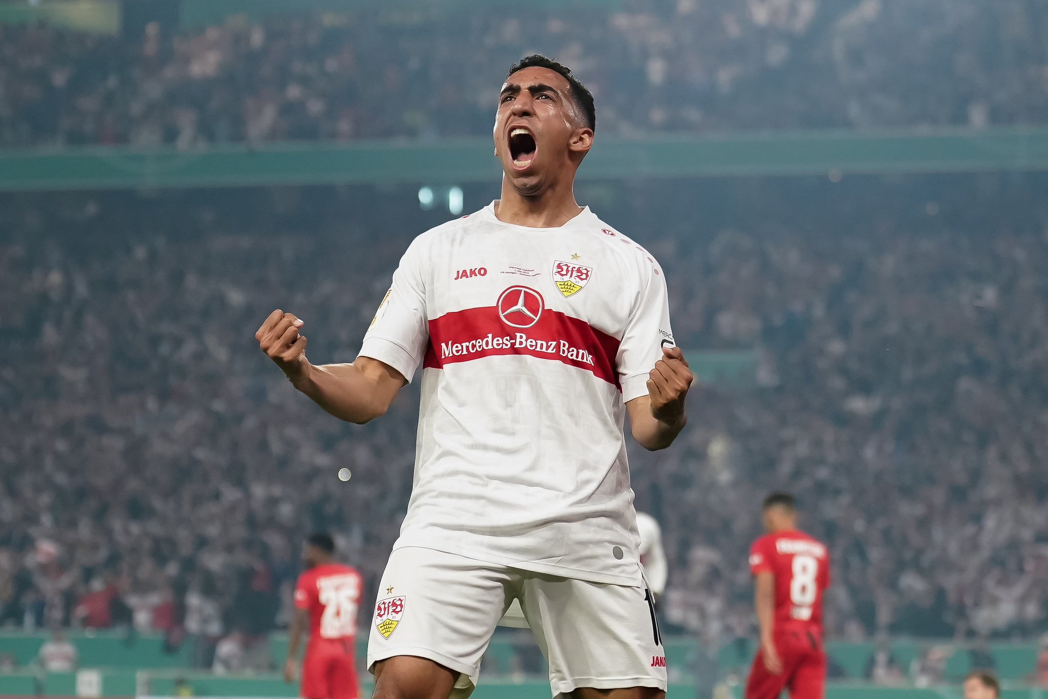 kaiyun-HWG！罗马诺：斯图加特签下狼堡前锋蒂亚戈·托马斯，签约至2029年