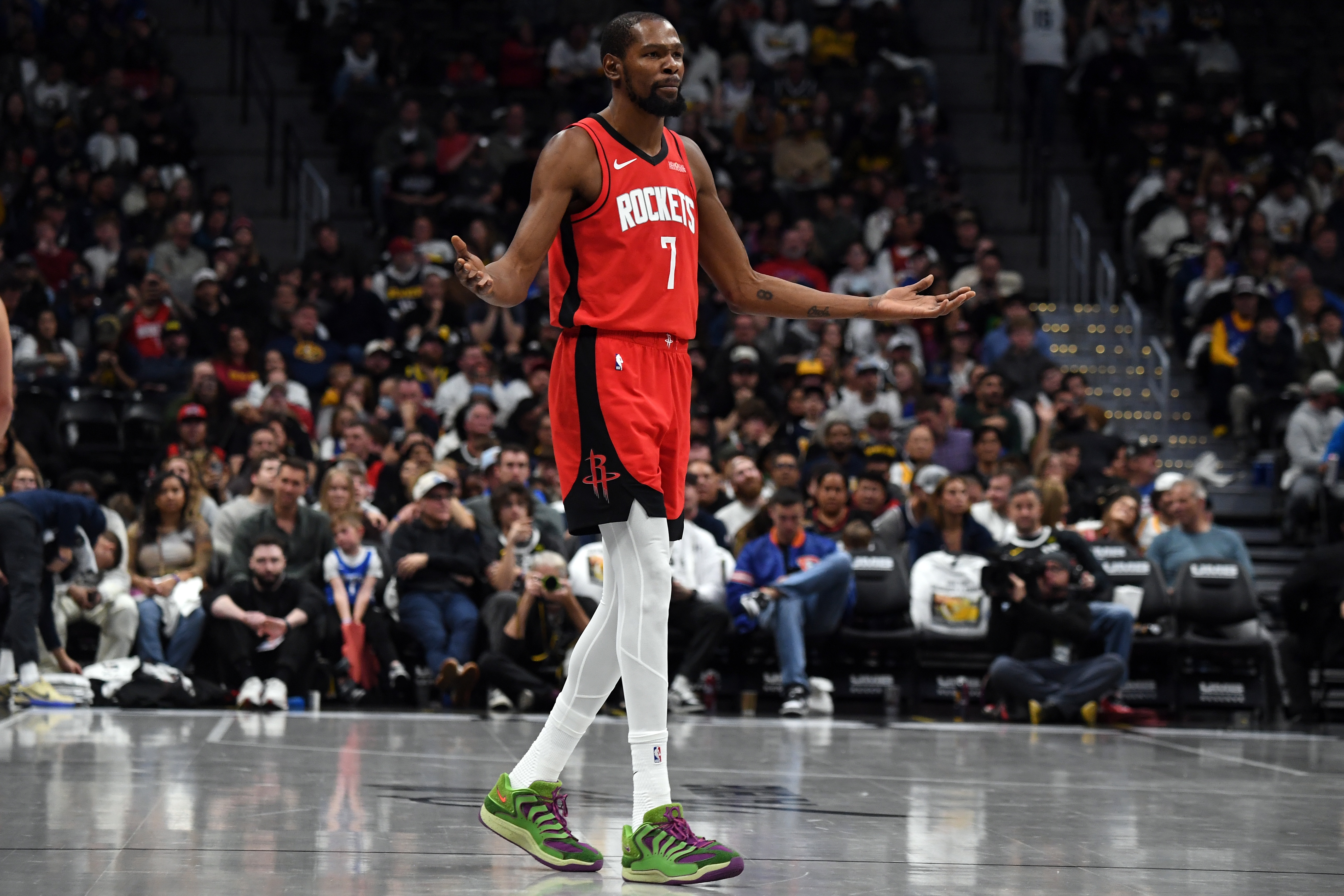 开云-布克：杜兰特对篮球这项运动贡献颇多 和他同场竞技感觉无与伦比