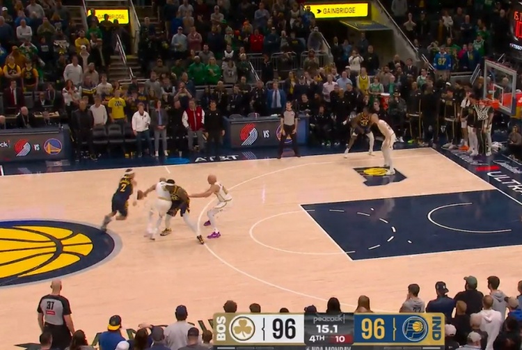 开云-关键漏判！裁判报告：西亚卡姆准绝杀之前对怀特掩护犯规