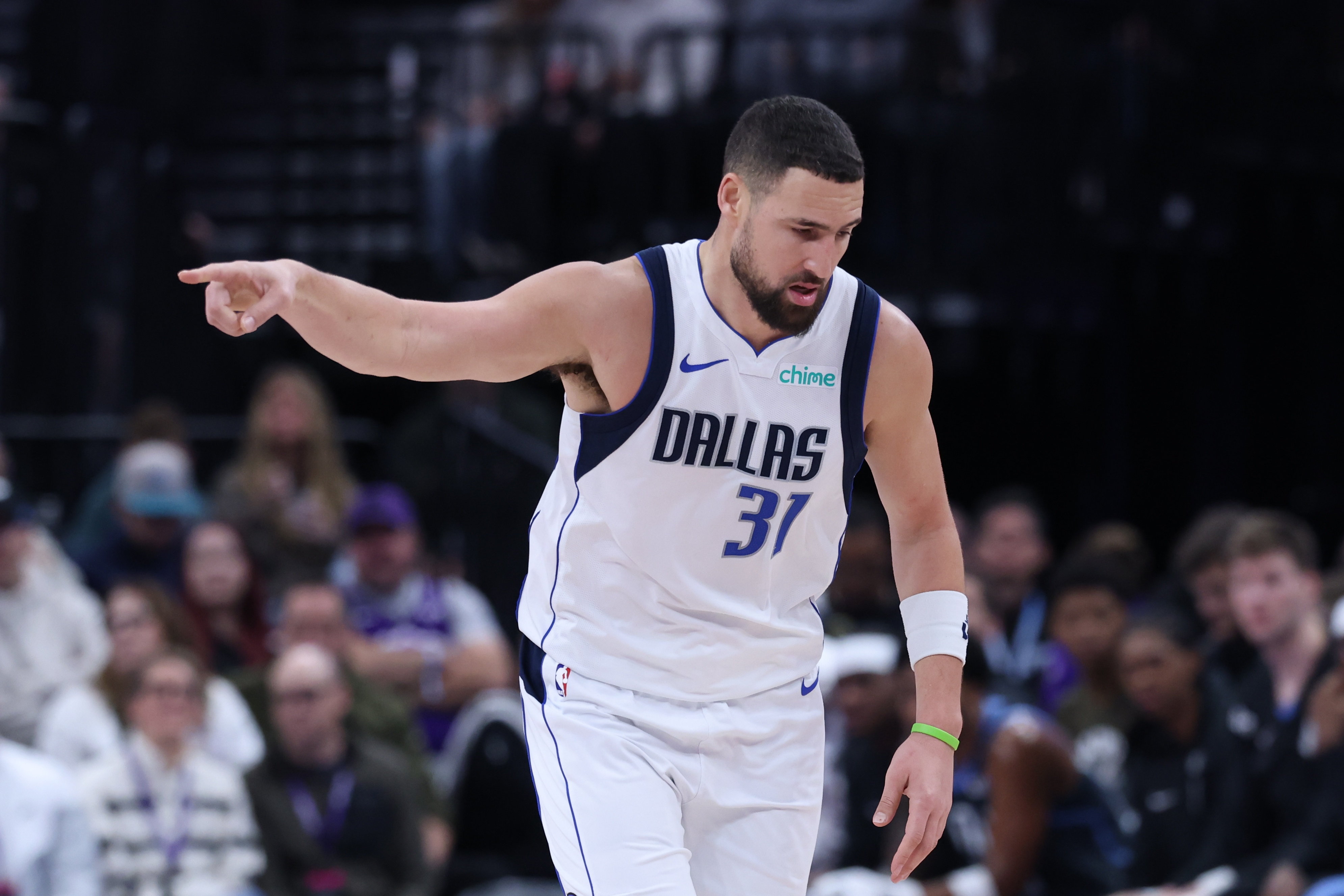 kaiyun-外线投得可以！克莱半场3记三分球拿到9分2板1助1帽