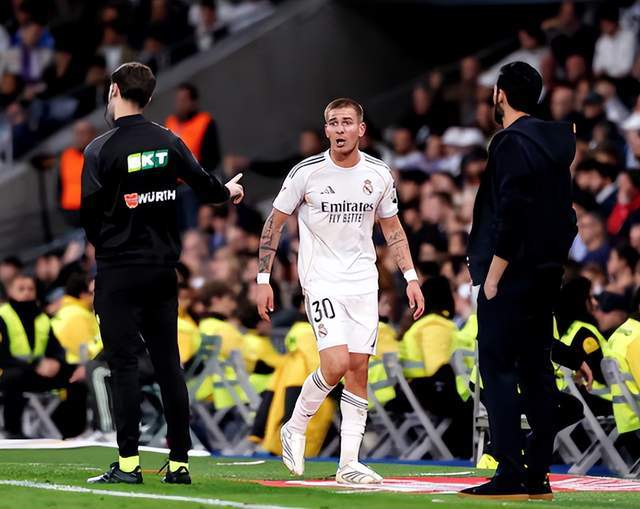 开云体育下载-6场仅出战42分钟！皇马18岁前锋又沦为替补 骂裁判禁赛2场