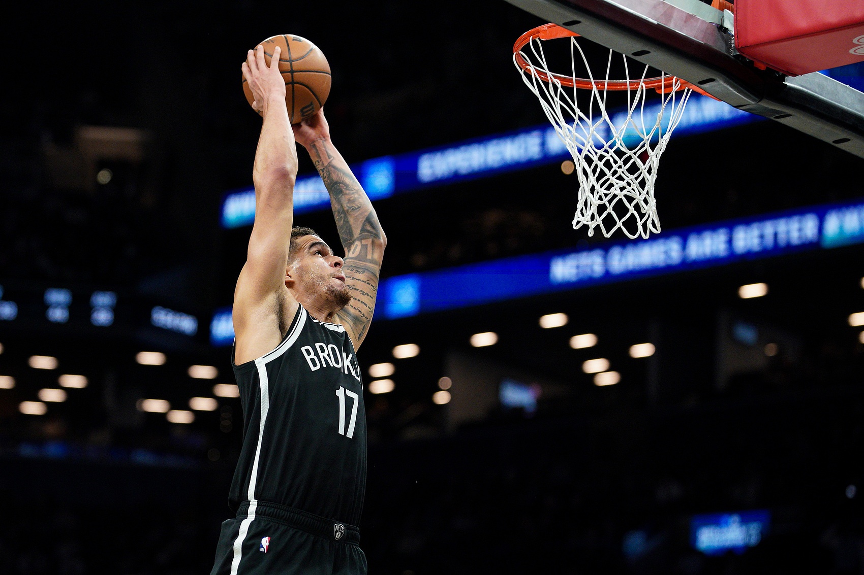 开云体育下载-香饽饽!小迈克尔·波特16中9空砍28分9板3助1断 三分10中6