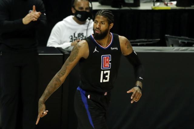 开云官网-【现场】当德克欢呼的时候 懵逼的卢指导做了什么?